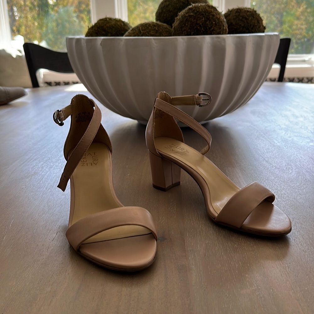 Naturalizer Women's Bristol Heeled Sandal Size 7